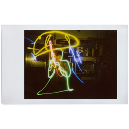 Lomo'Instant (White) +FREE Closeup Lens +FREE Extra Color Gel +FREE Strap